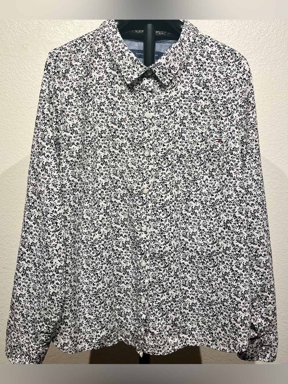 Tommy Hilfiger Black and White Floral Button-Down Shirt - Size XL (Women’s)